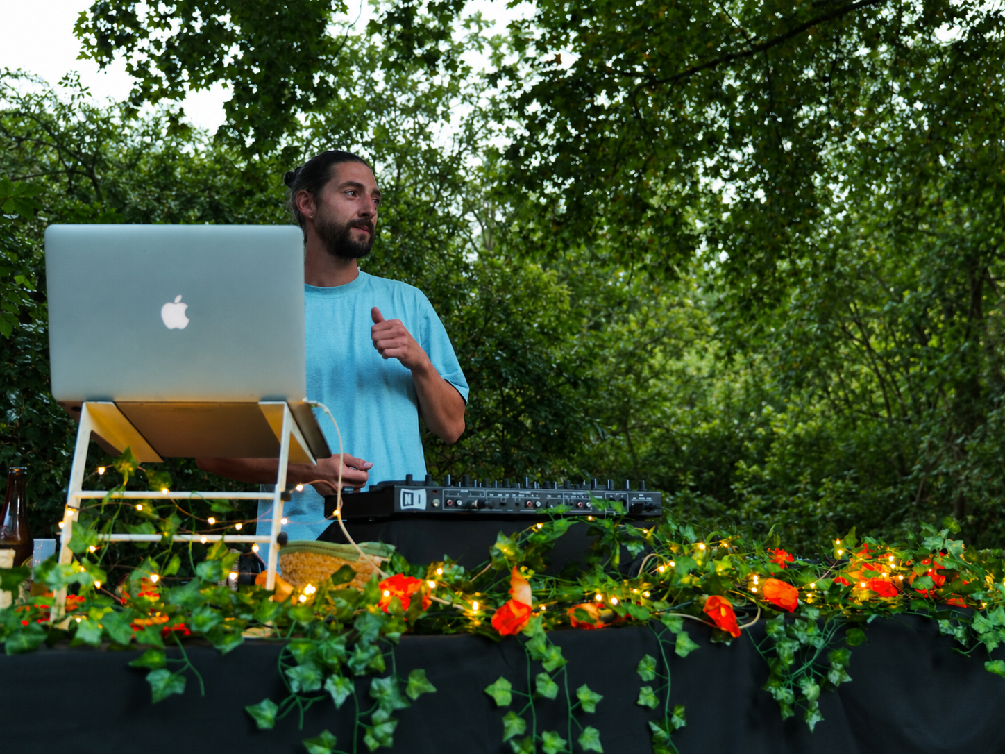 Lovayin en DJ set en plein air à la Guinguette de Caumont-sur-Garonne